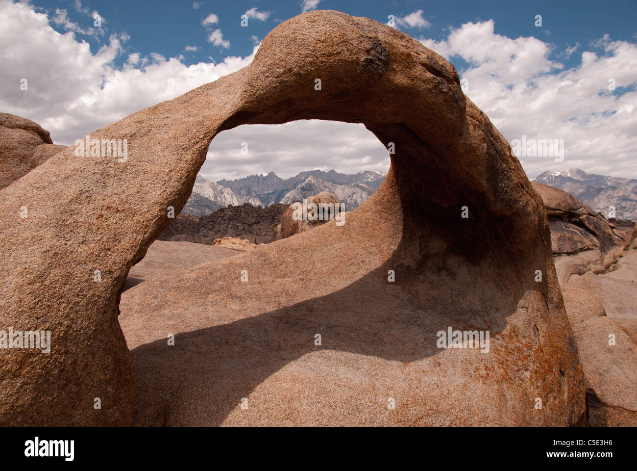 Passage de Mobius, Alabama hills, Sierra Nevada, en Californie Banque D'Images