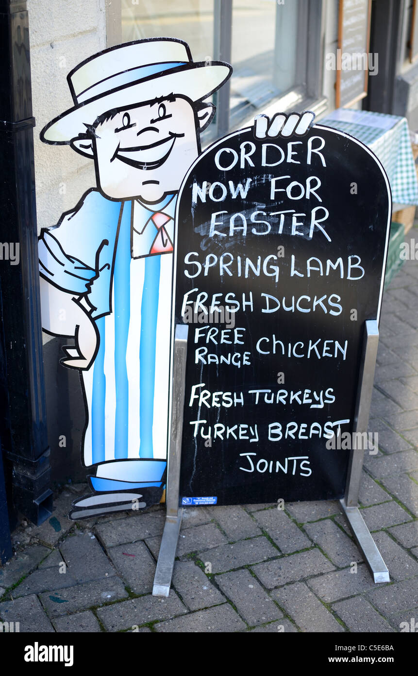 Publicité printemps pâques signe boucher l'agneau, le canard frais, Free Range Chicken, et la Turquie, Shipston-on-Stour, Warwickshire, Angleterre Banque D'Images