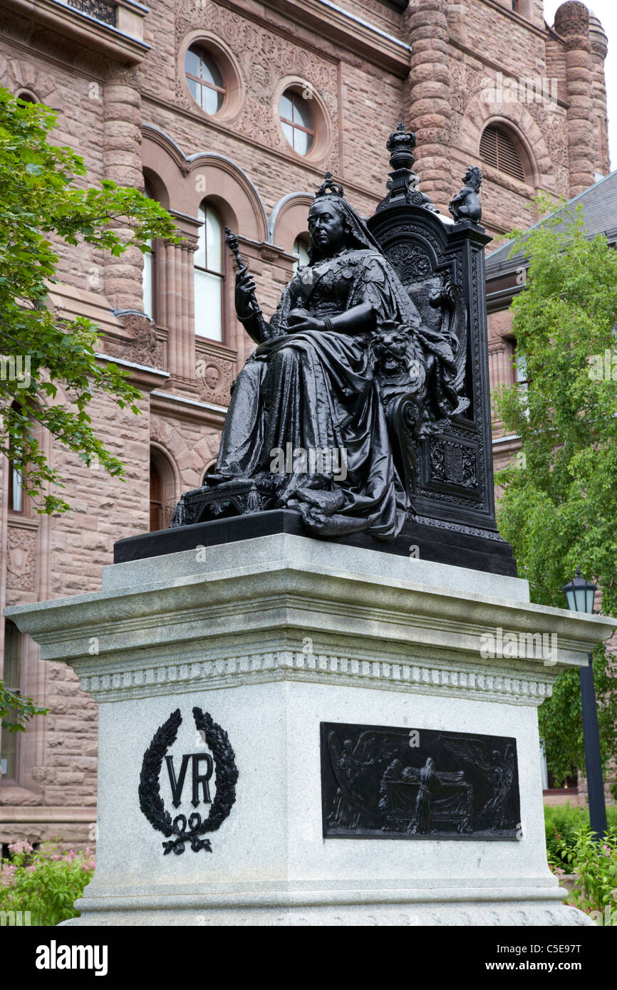 Statue de la reine Victoria dans le Queens Park en face de l'assemblée législative de l'Ontario Toronto (Ontario) Canada Banque D'Images