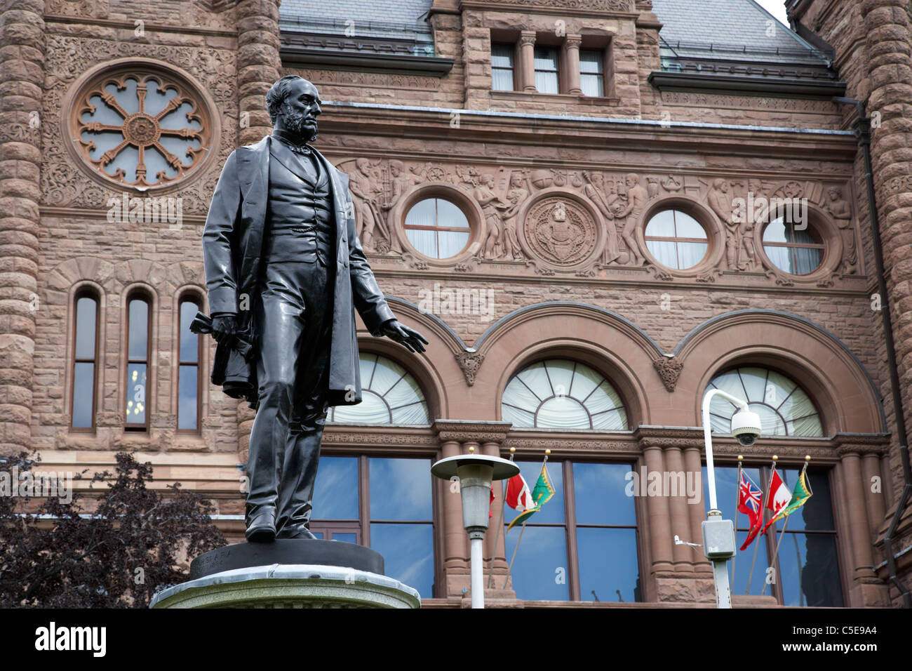 Monument de George Brown à l'extérieur de l'assemblée législative de l'Ontario building toronto ontario canada Banque D'Images