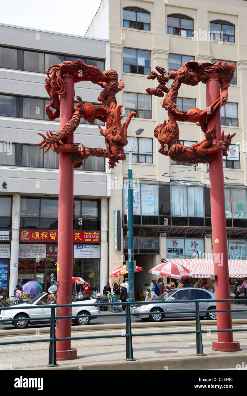 Marqueurs chinatown dragons chinois de l'avenue Spadina, centre-ville de Toronto (Ontario) Canada Banque D'Images