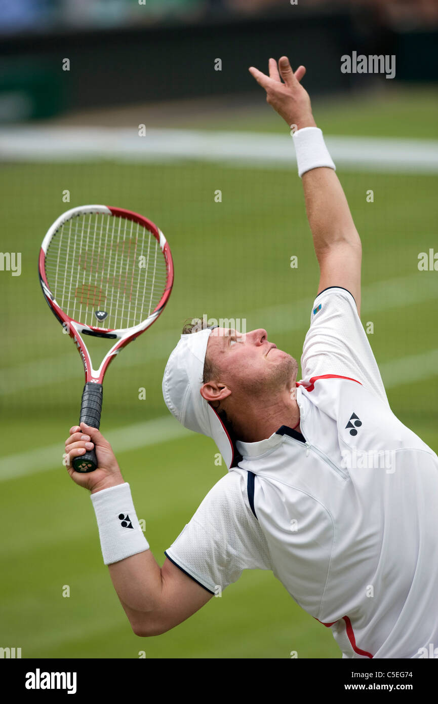 Lleyton Hewitt (AUS) en action lors de l'édition 2011 des Championnats de tennis de Wimbledon Banque D'Images