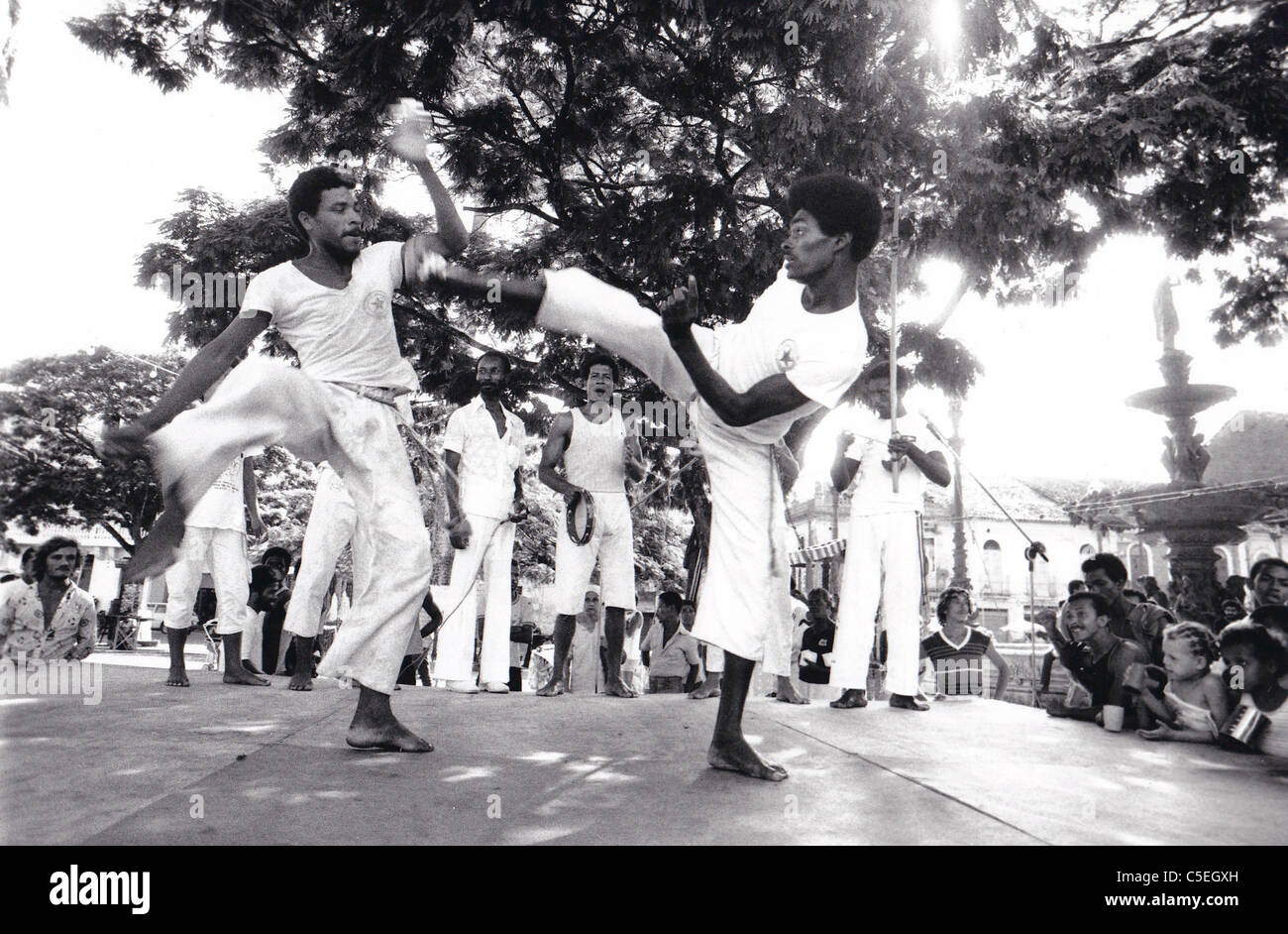 Le BRÉSIL. 'Capoeira' danse arts martiaux à Salvador, Bahia Banque D'Images
