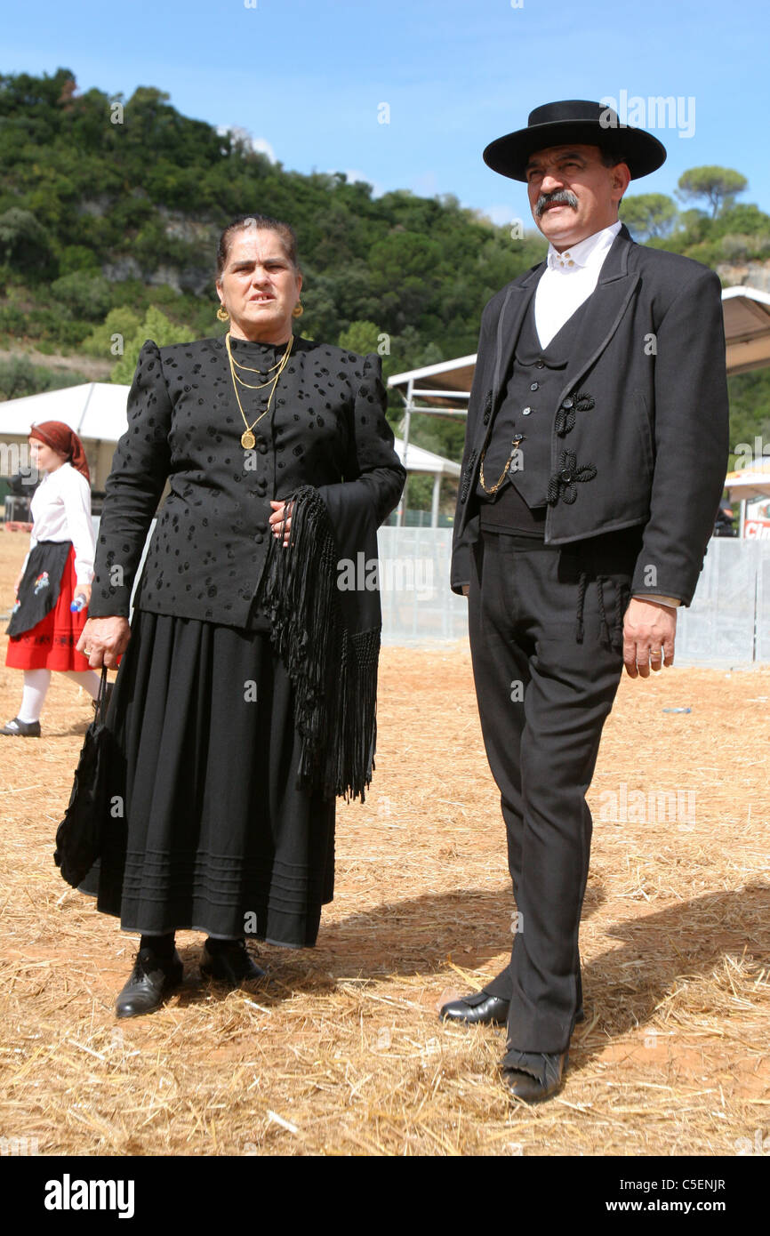 Traditional portuguese costumes Banque de photographies et d'images à haute  résolution - Alamy