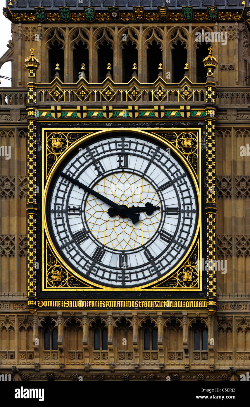 Close up of big ben clock tower vu de la place du parlement, Westminster, Londres, Angleterre Banque D'Images