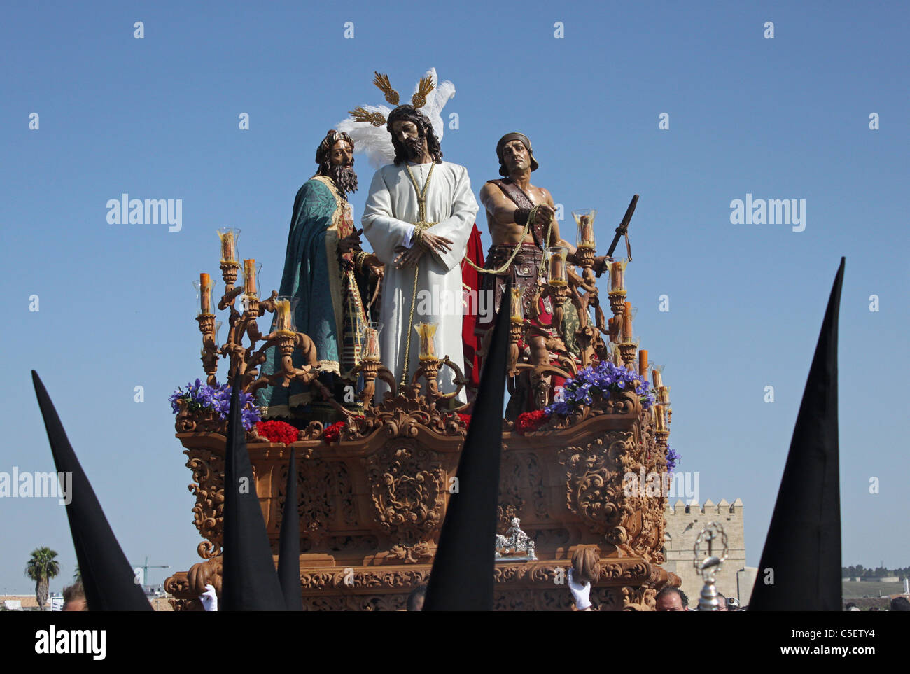 Le Jésus del Silencio de fraternité au cours d'une procession de la Semaine Sainte de Pâques à Cordoue, Andalousie, espagne. Banque D'Images