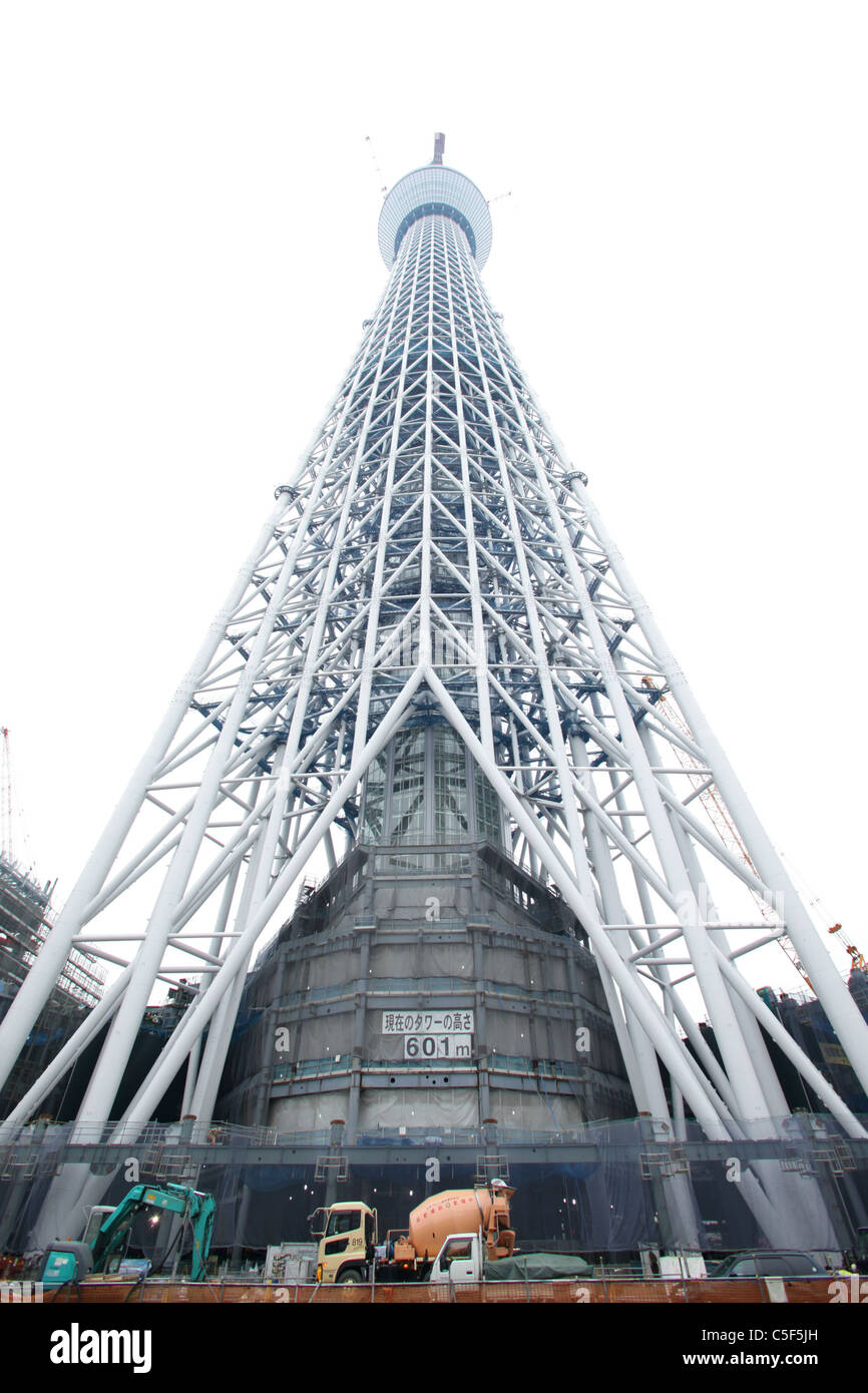 Un nouveau tour de Tokyo atteint 601 mètres au 1er mars. Elle est devenue la plus haute tour autonome pour le record du monde. Banque D'Images