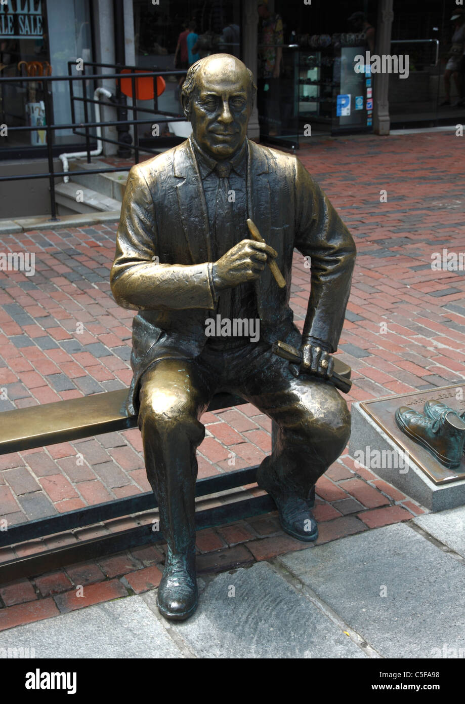 Statue de Arnold Red Auerbach - Boston Celtics chef Banque D'Images