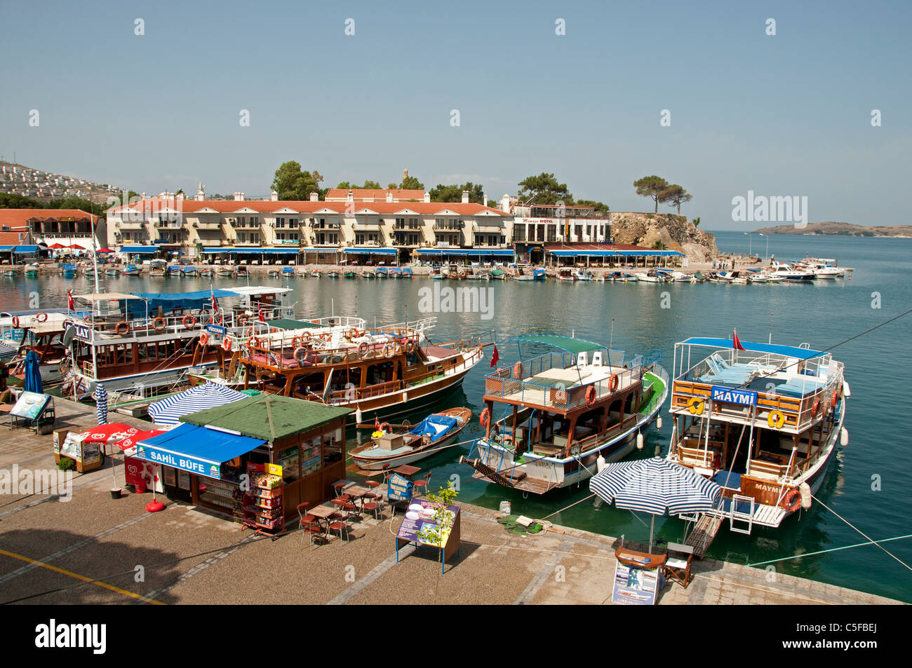 Le port de Port de pêche Foca Izmir Turquie restaurant Banque D'Images