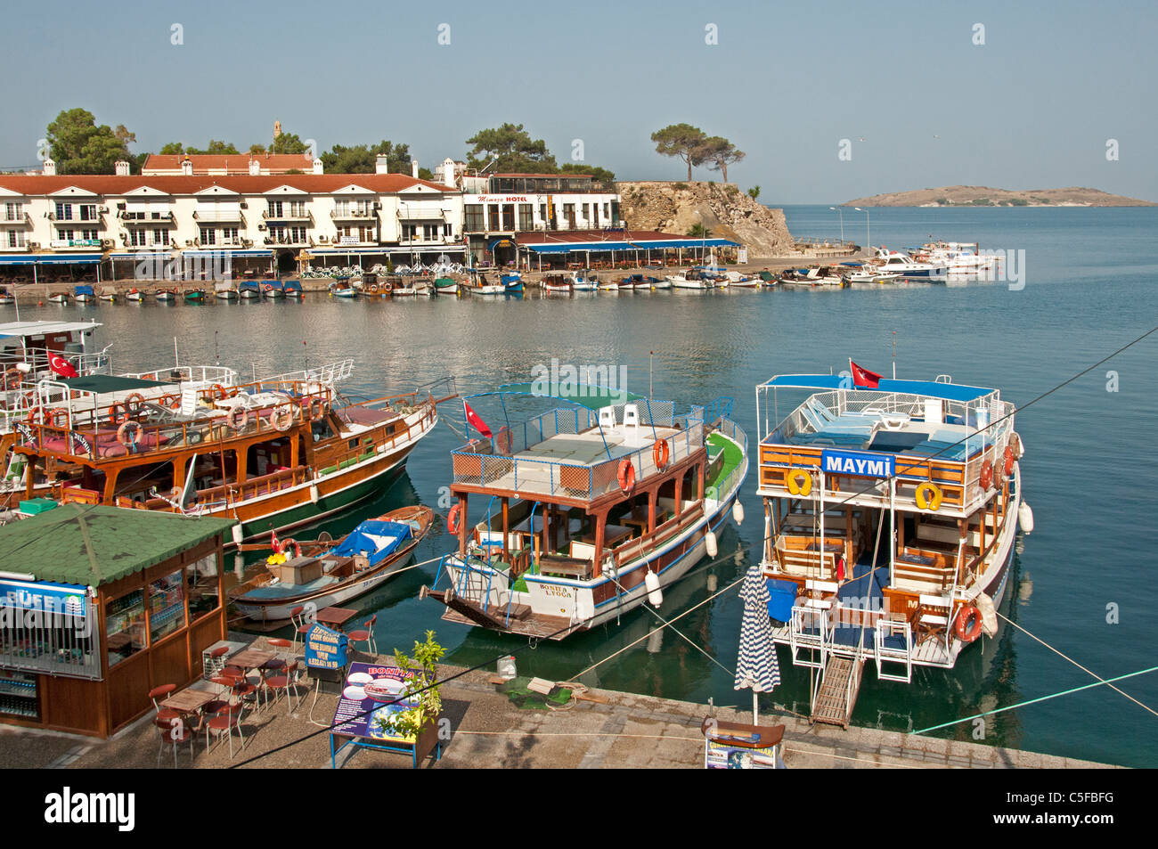 Le port de Port de pêche Foca Izmir Turquie restaurant Banque D'Images