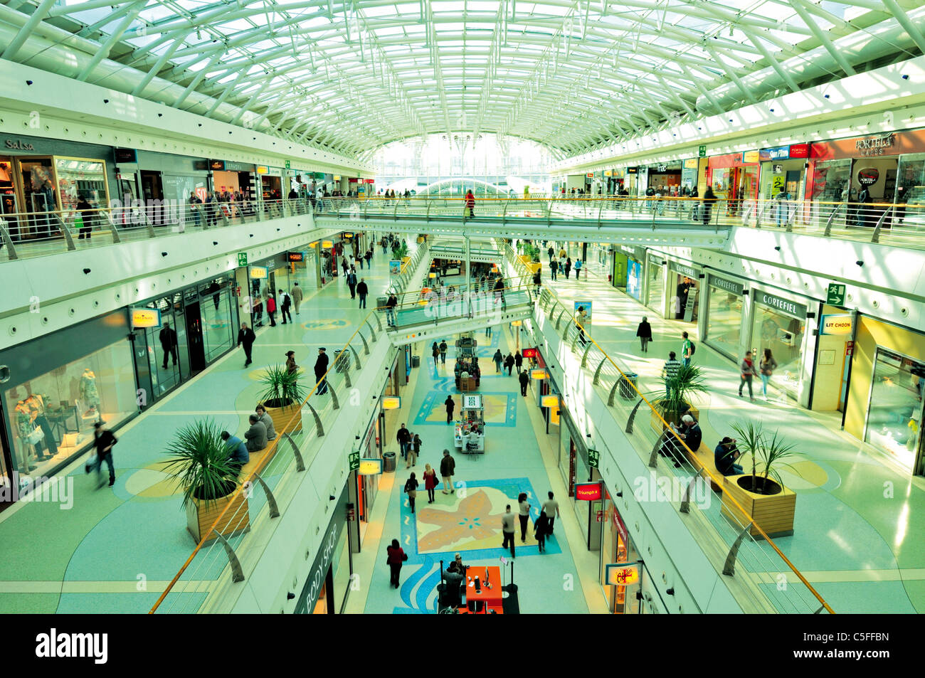 Portugal, Lisbonne : Intérieur de la centre commercial Vasco da Gama en Parque das Nacoes Banque D'Images