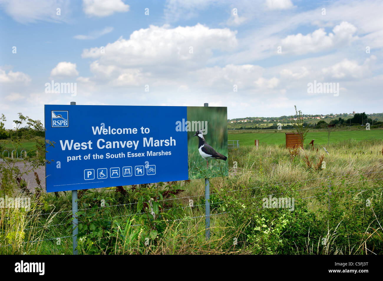 Un panneau à l'entrée de la réserve de West Canvey Marsh sur l'île Canvey dans l'Essex. Banque D'Images