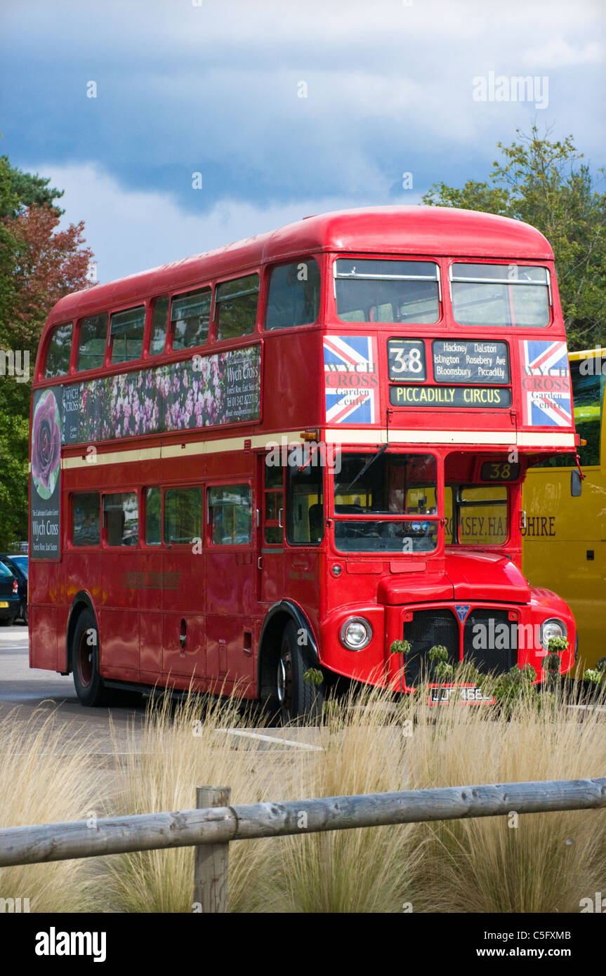 London bus à impériale rouge, maintenant utilisé pour des voyages d'agrément Banque D'Images