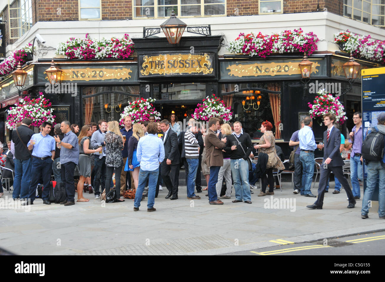 Sur street Covent Garden London Pub potable Long Acre La Pub Sussex Banque D'Images