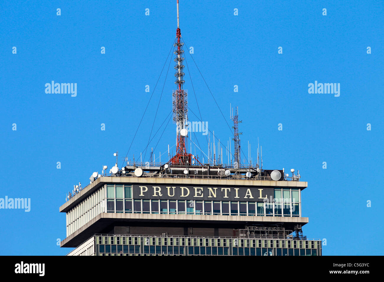 Les tours de transmission sur le dessus de la Prudential Center, Boston, Massachusetts Banque D'Images