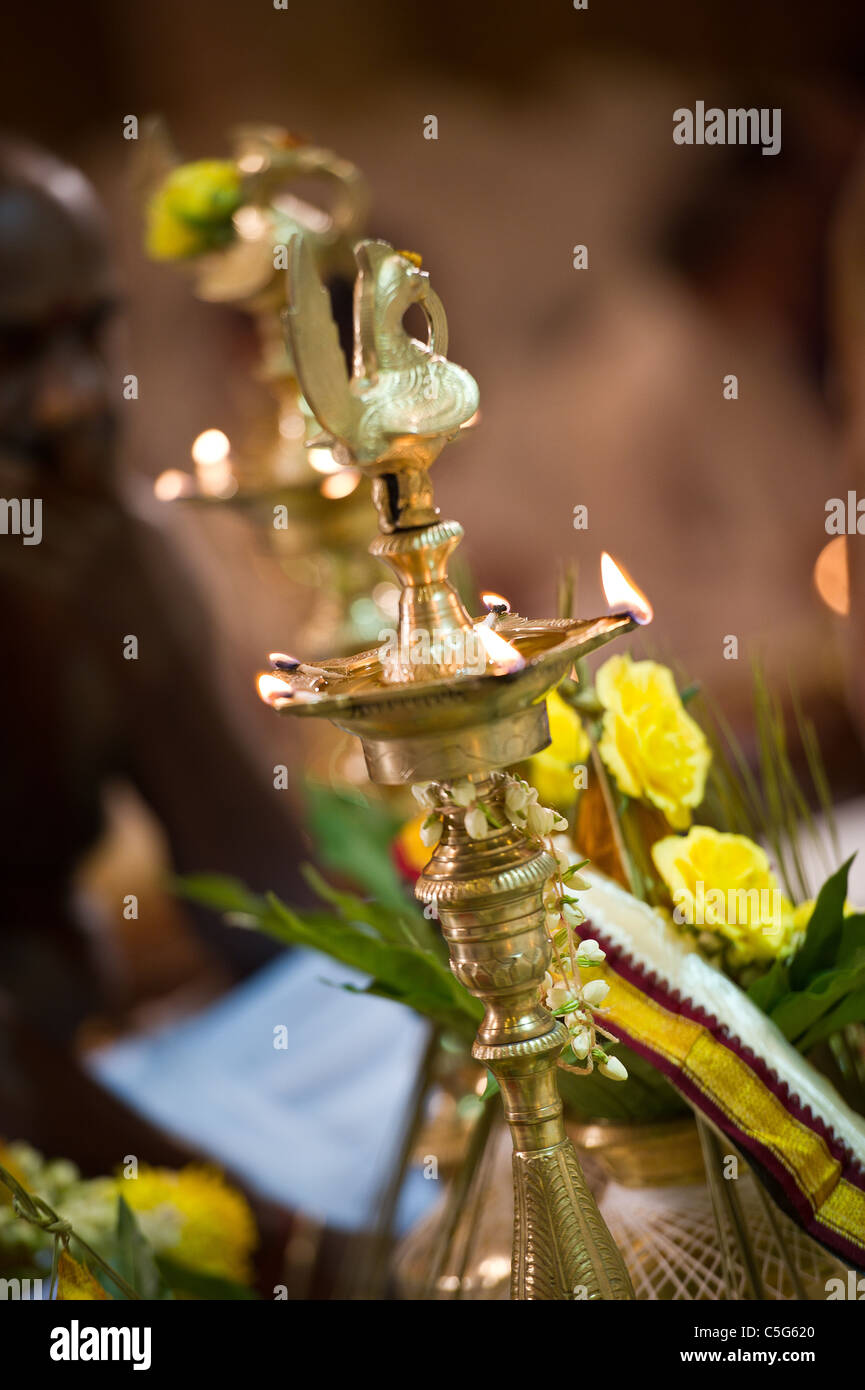 Cérémonie de mariage indien hindou dans un temple Banque D'Images