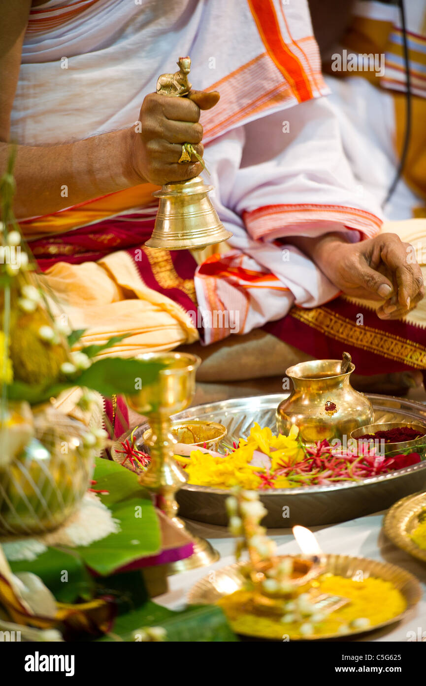 Cérémonie de mariage indien hindou dans un temple Banque D'Images