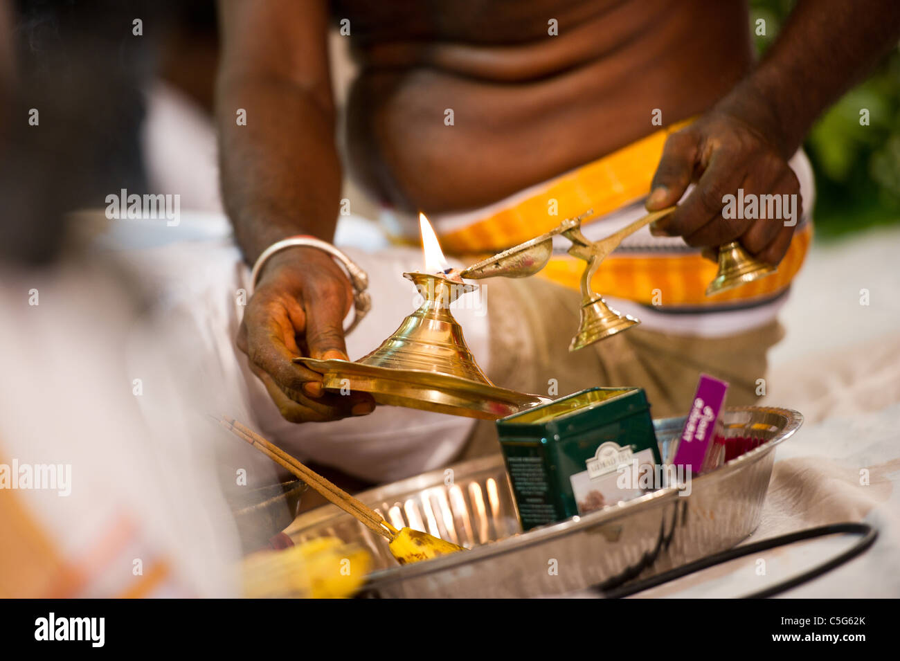 Cérémonie de mariage indien hindou dans un temple Banque D'Images