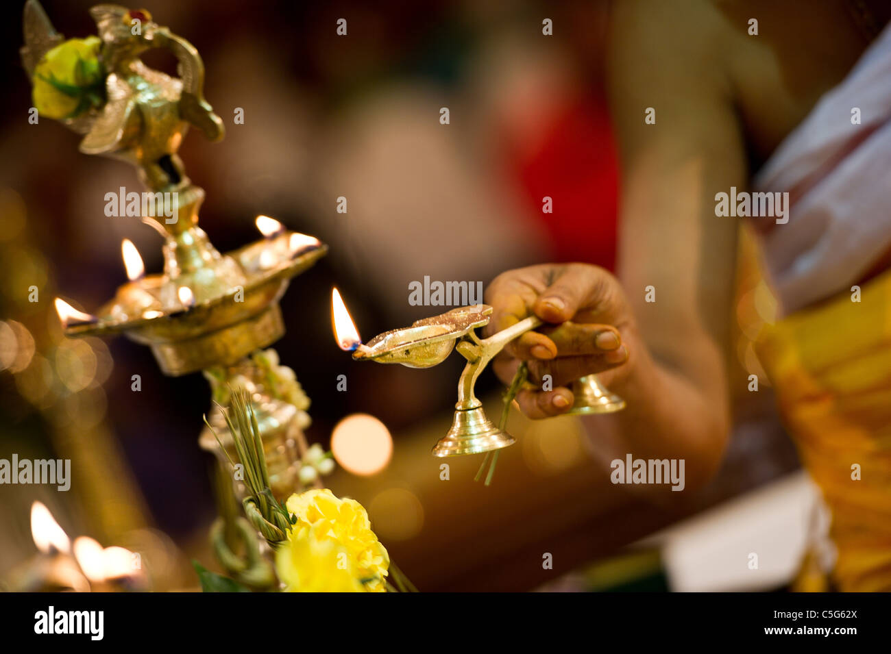 Cérémonie de mariage indien hindou dans un temple Banque D'Images