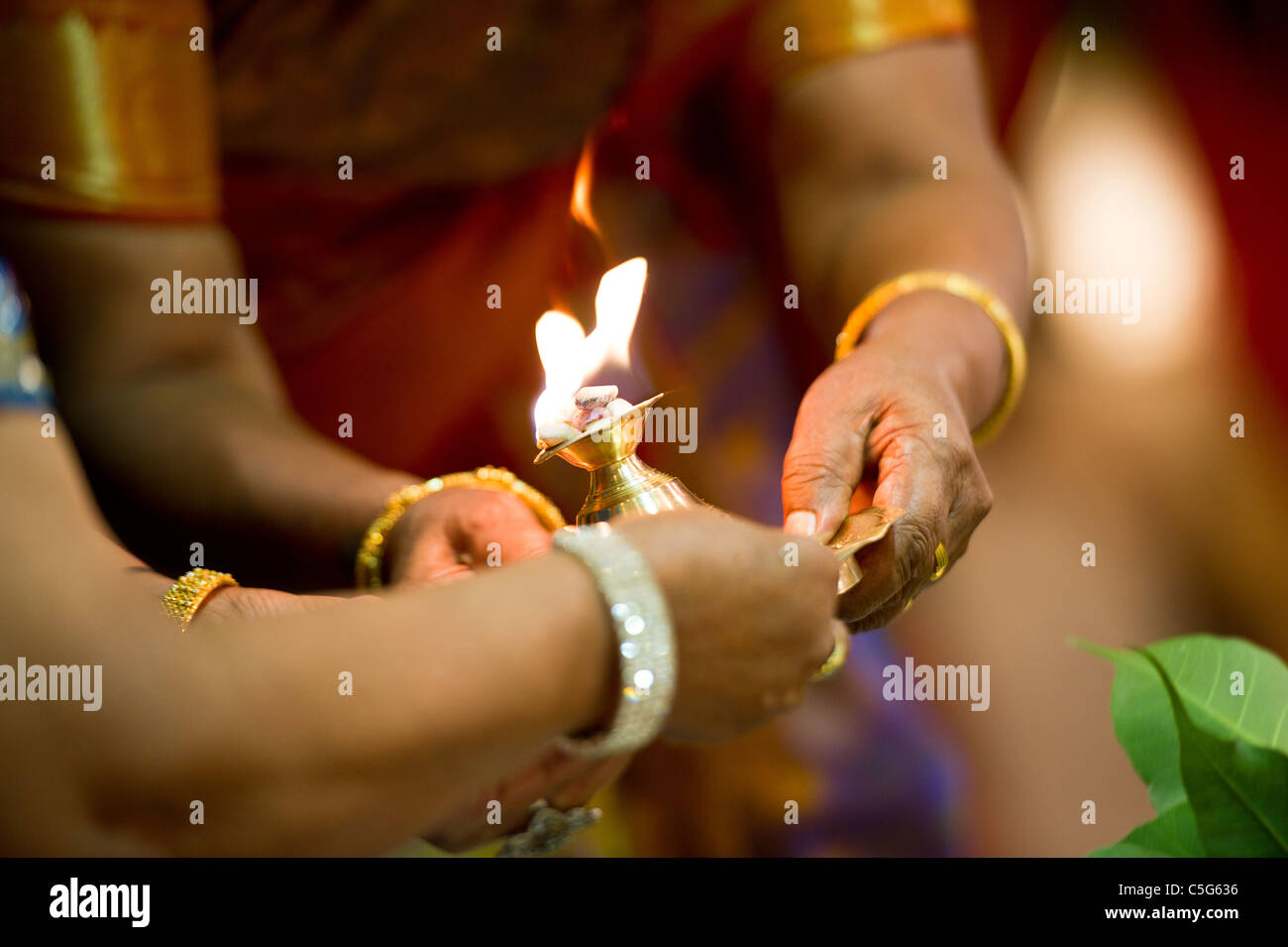 Cérémonie de mariage indien hindou dans un temple Banque D'Images