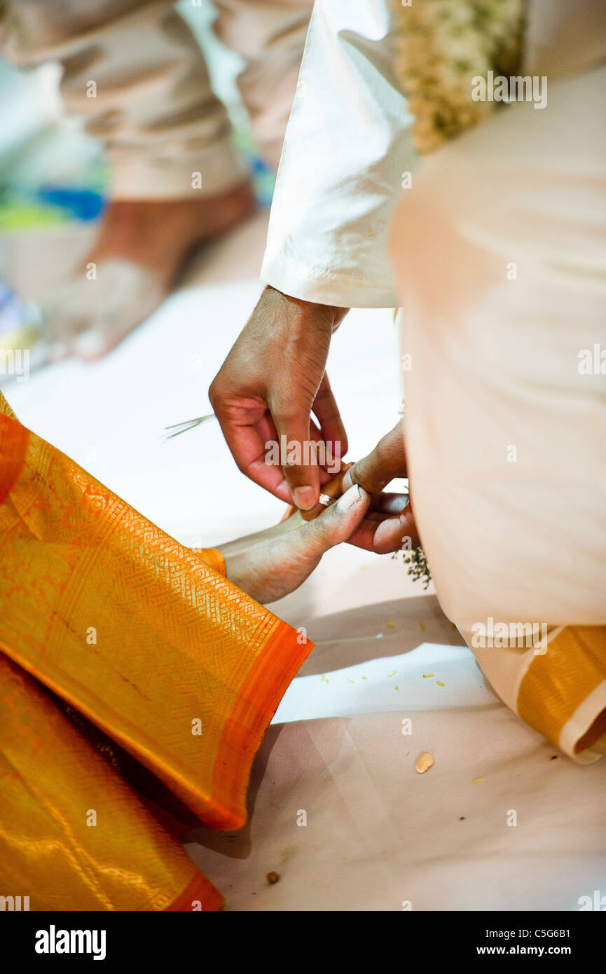 Cérémonie de mariage indien hindou dans un temple Banque D'Images