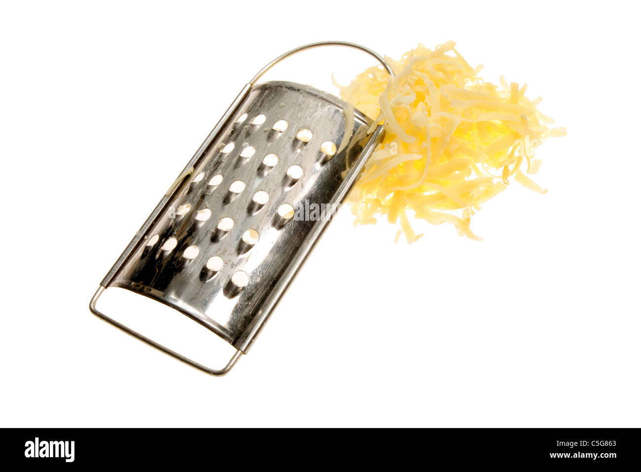 Râpe à fromage et le fromage râpé sur blanc Banque D'Images