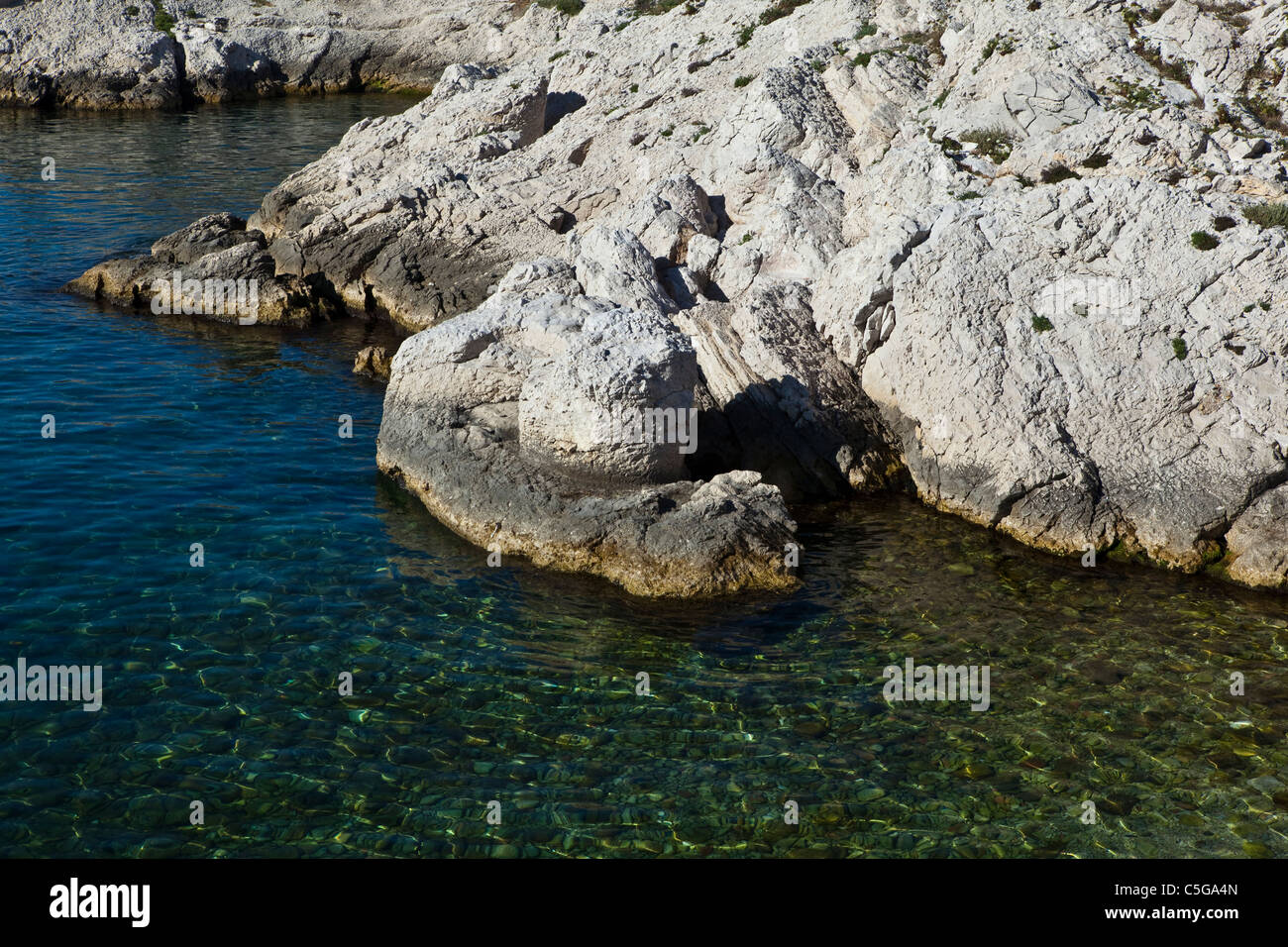 Bittes et trous d'amarrage Banque D'Images