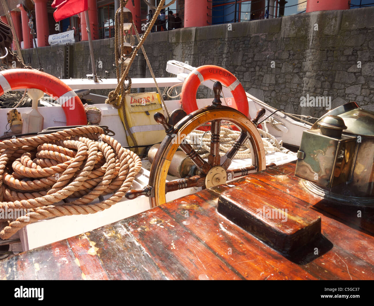 La barre d'un très vieux Tall Ship Banque D'Images