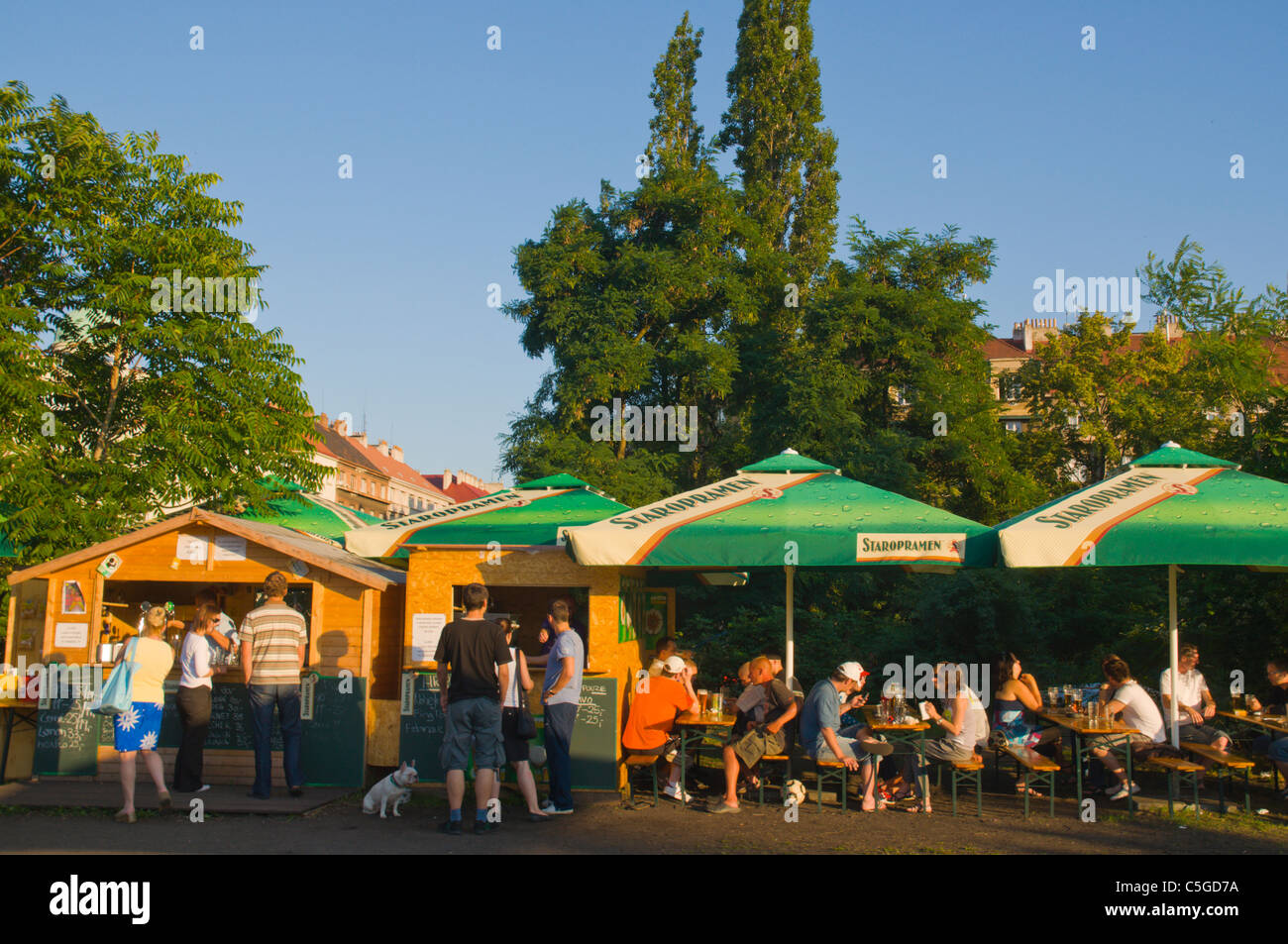 Jardin de bière a commencé l'été 2011 à la jonction Ohrada quartier Zizkov Prague République Tchèque Europe Banque D'Images