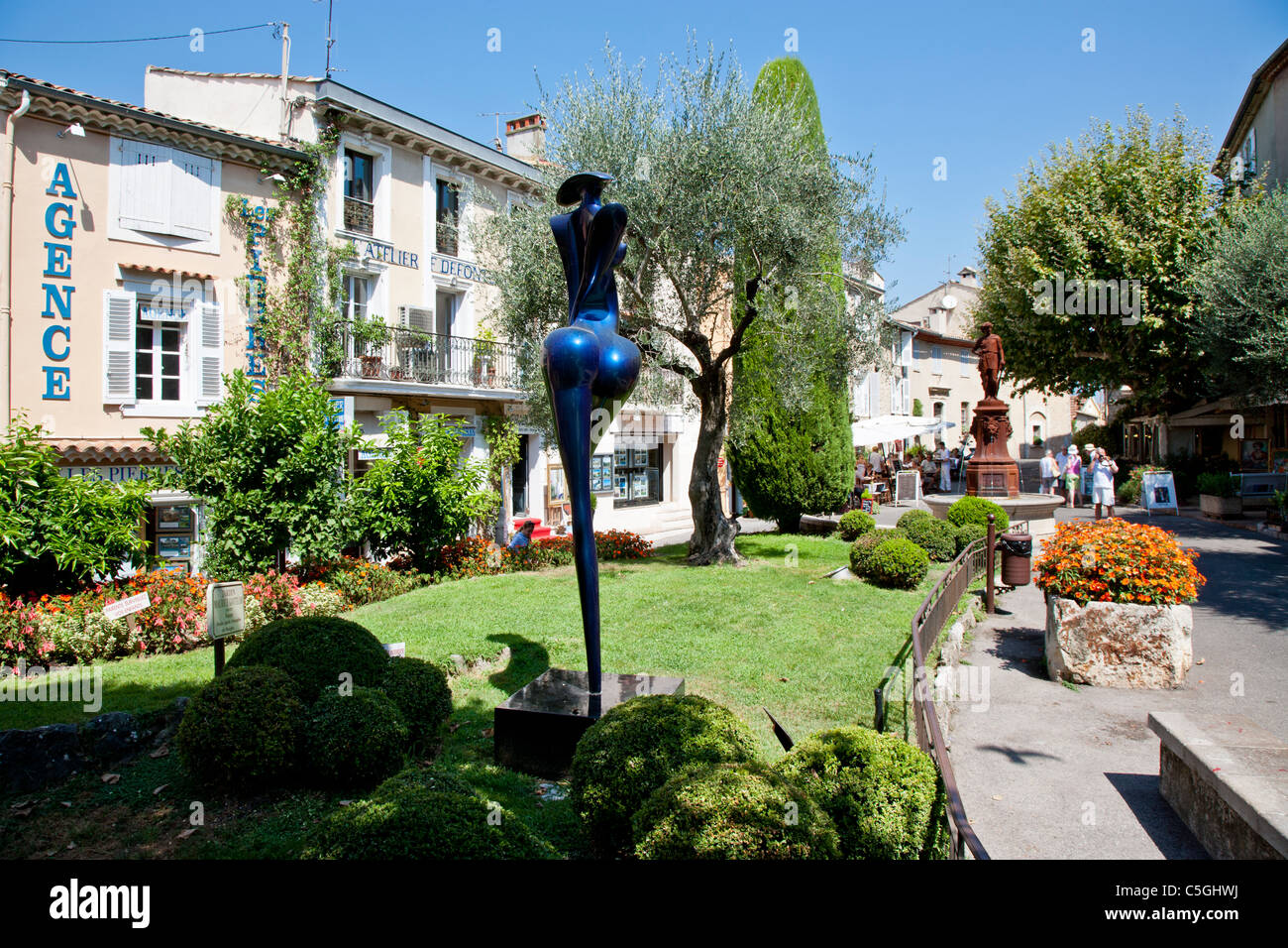 Statue d'art moderne dans un parc, Mougins, Provence, France Banque D'Images