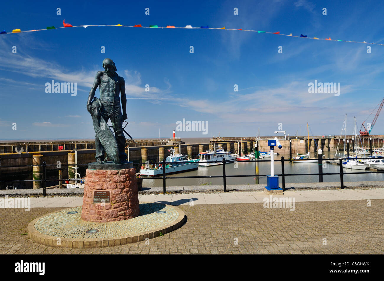 La statue de l'ancien Mariner par Alan B Herriot à Watchet Harbor, Somerset, Angleterre. Banque D'Images