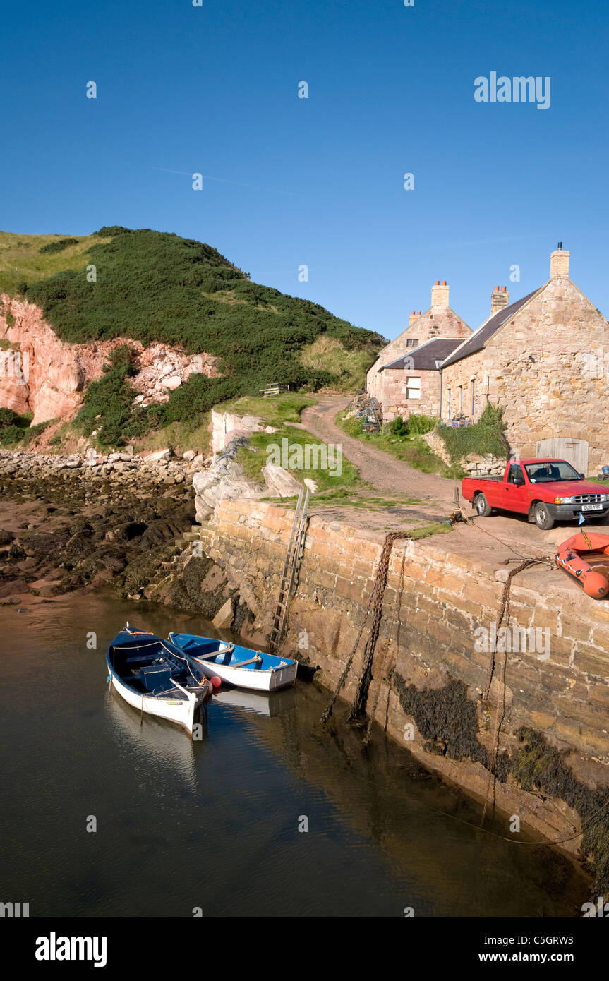 Cove Harbour avec des petites embarcations de pêche côtière Banque D'Images