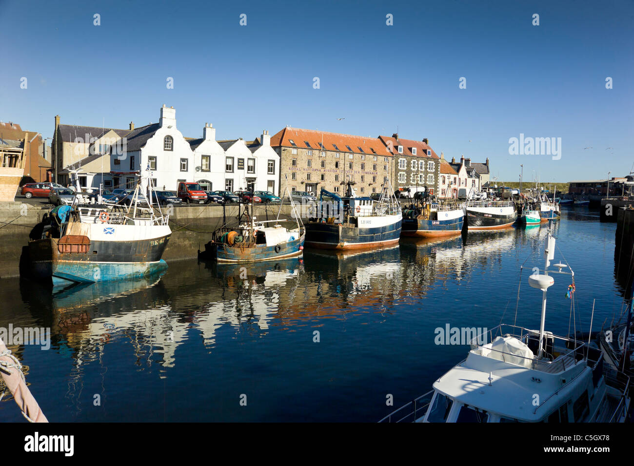 Le port de pêche d'Eyemouth bateaux amarrés Banque D'Images