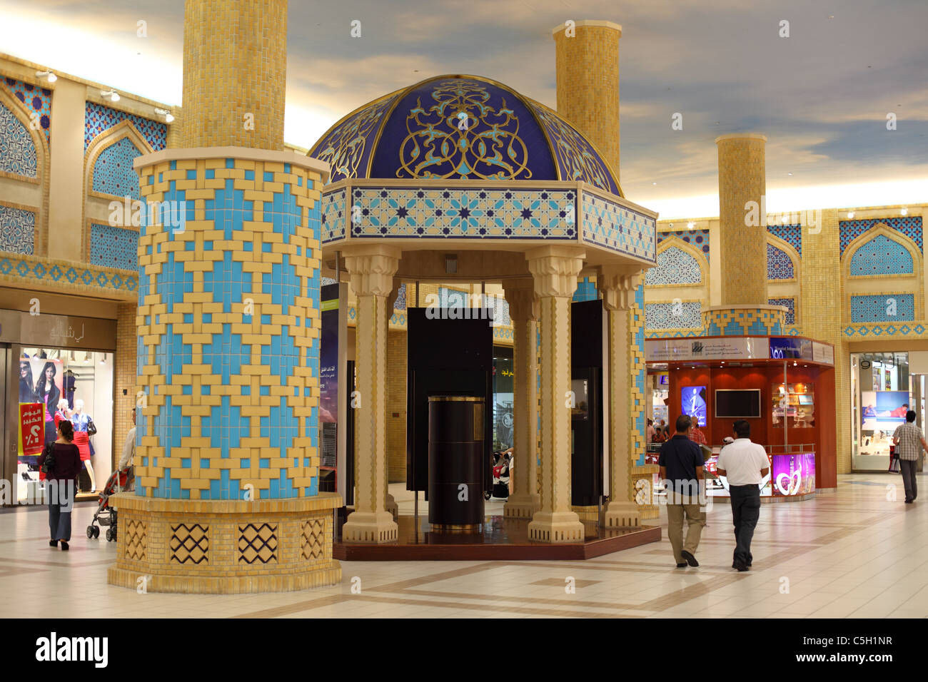 Intérieur de l'Ibn Battuta Mall de Dubaï, Émirats Arabes Unis Banque D'Images