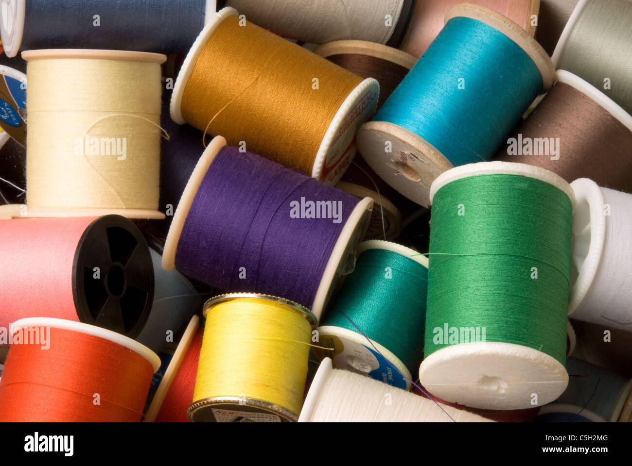 L'ensemble D'accessoires Et De Bijoux à La Broderie, Mercerie, Accessoires  De Couture Vue Supérieure, Lieu De Travail D'ouvrière Photo stock - Image  du broderie, bouton: 88806154