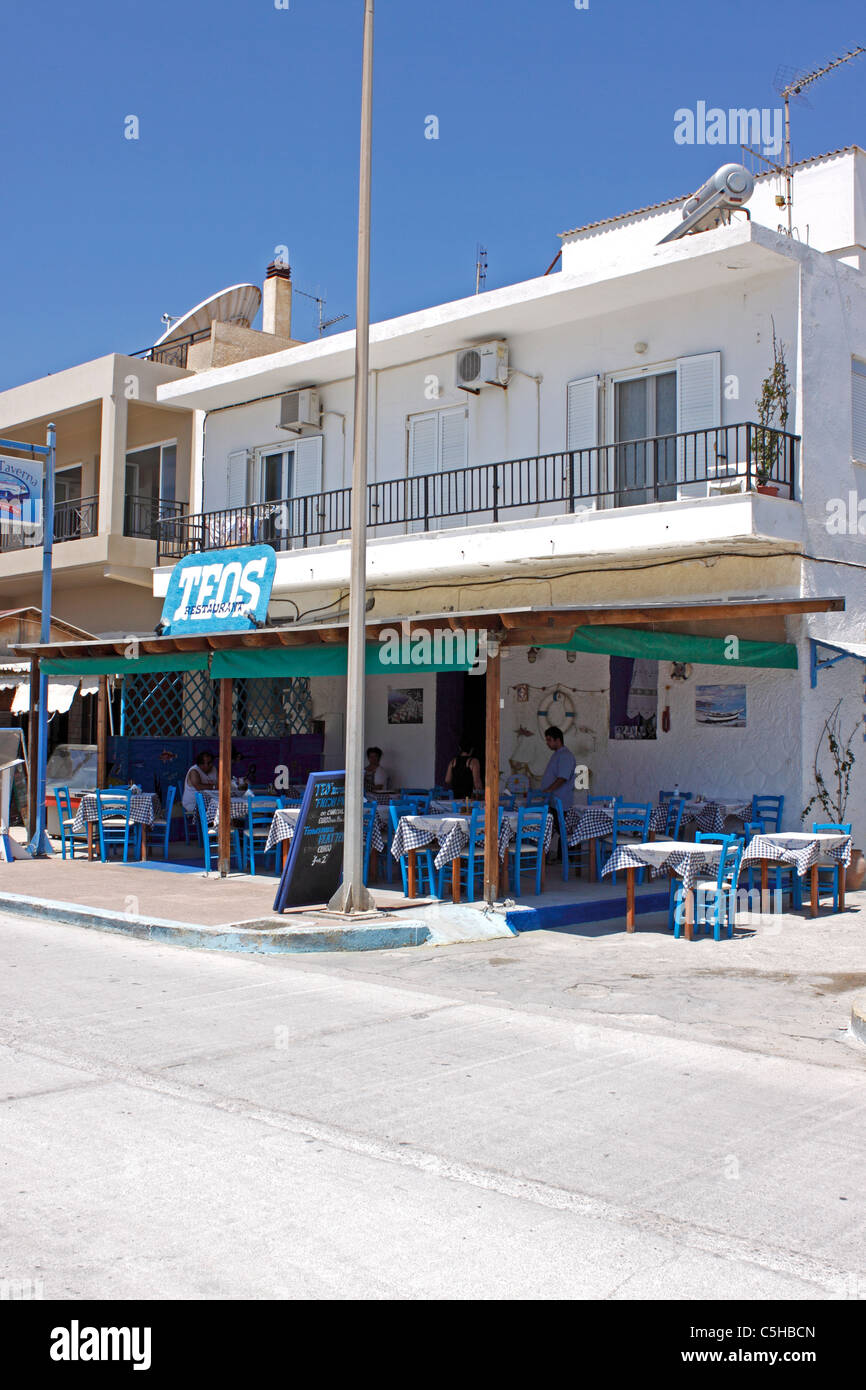 Taverne grecque traditionnelle À VASSILIKOS SUR L'île grecque de Kos. Banque D'Images