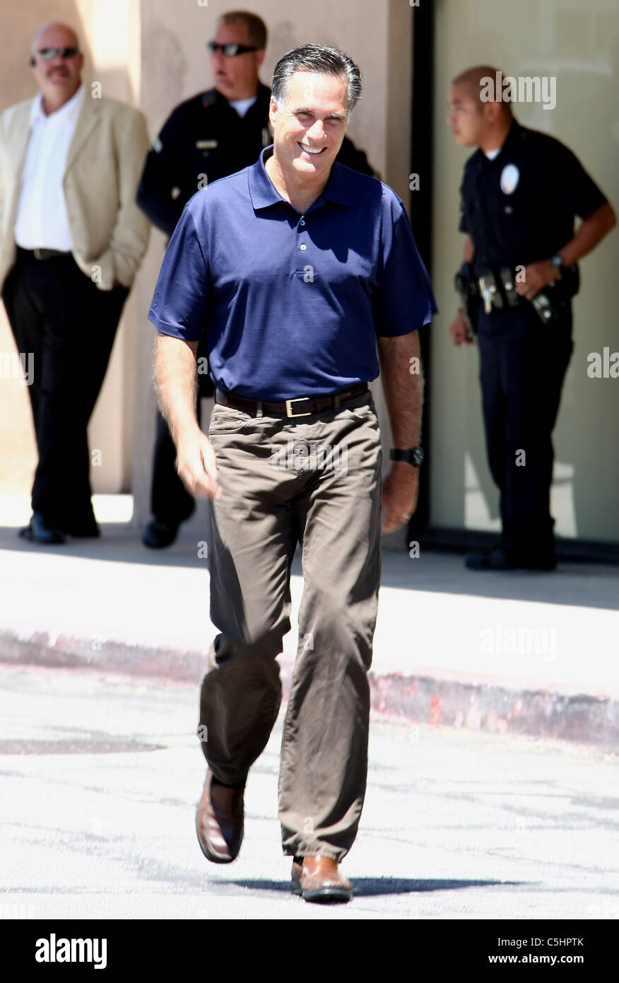 MITT ROMNEY Mitt Romney VISITE LE CENTRE COMMERCIAL VALLEY PLAZA LOS ANGELES Californie le 20 juillet 2011 Banque D'Images
