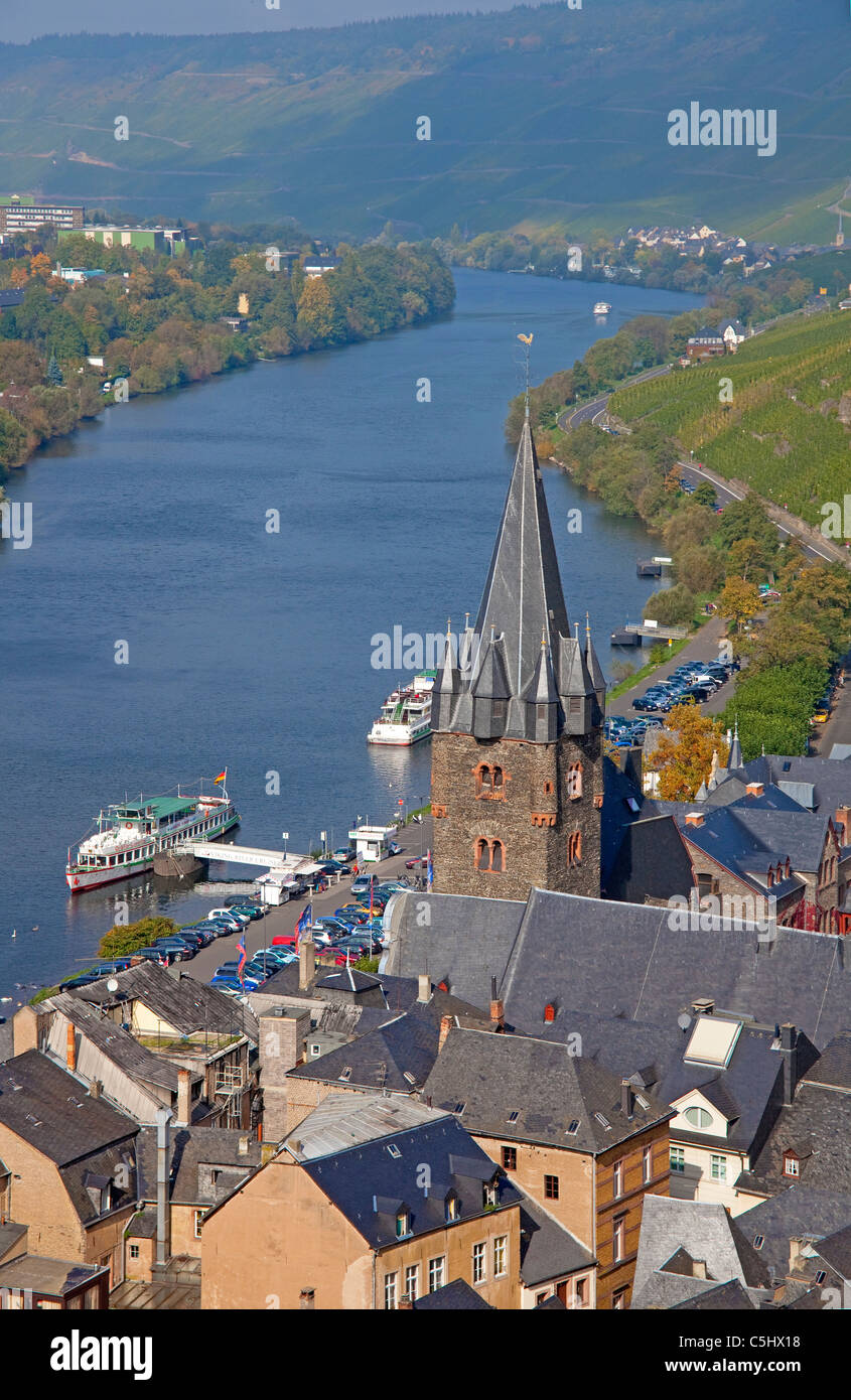 Blick auf den Michaelsturm Bernkastel-Kues mit dem, Mosel, vue sur la tour de Bernkastel-Kues et Michael, Moselle Banque D'Images