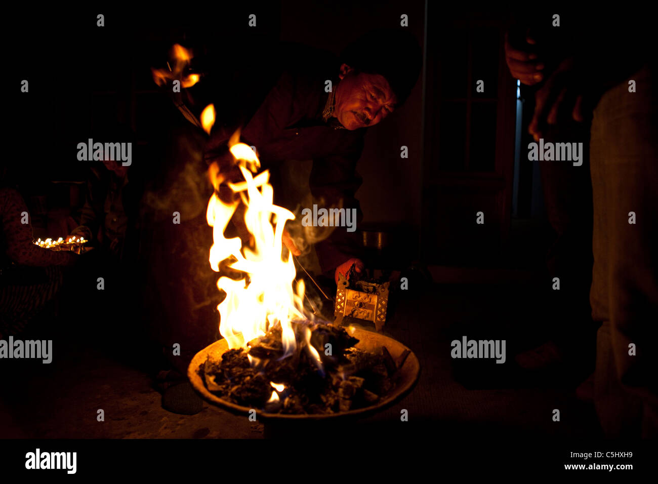 Nouvelle Année ladakhis. En raison de les inondations du mois d'août, il n'y a pas de célébrations publiques. Les gens de marquer l'occasion tranquillement à la maison. Banque D'Images