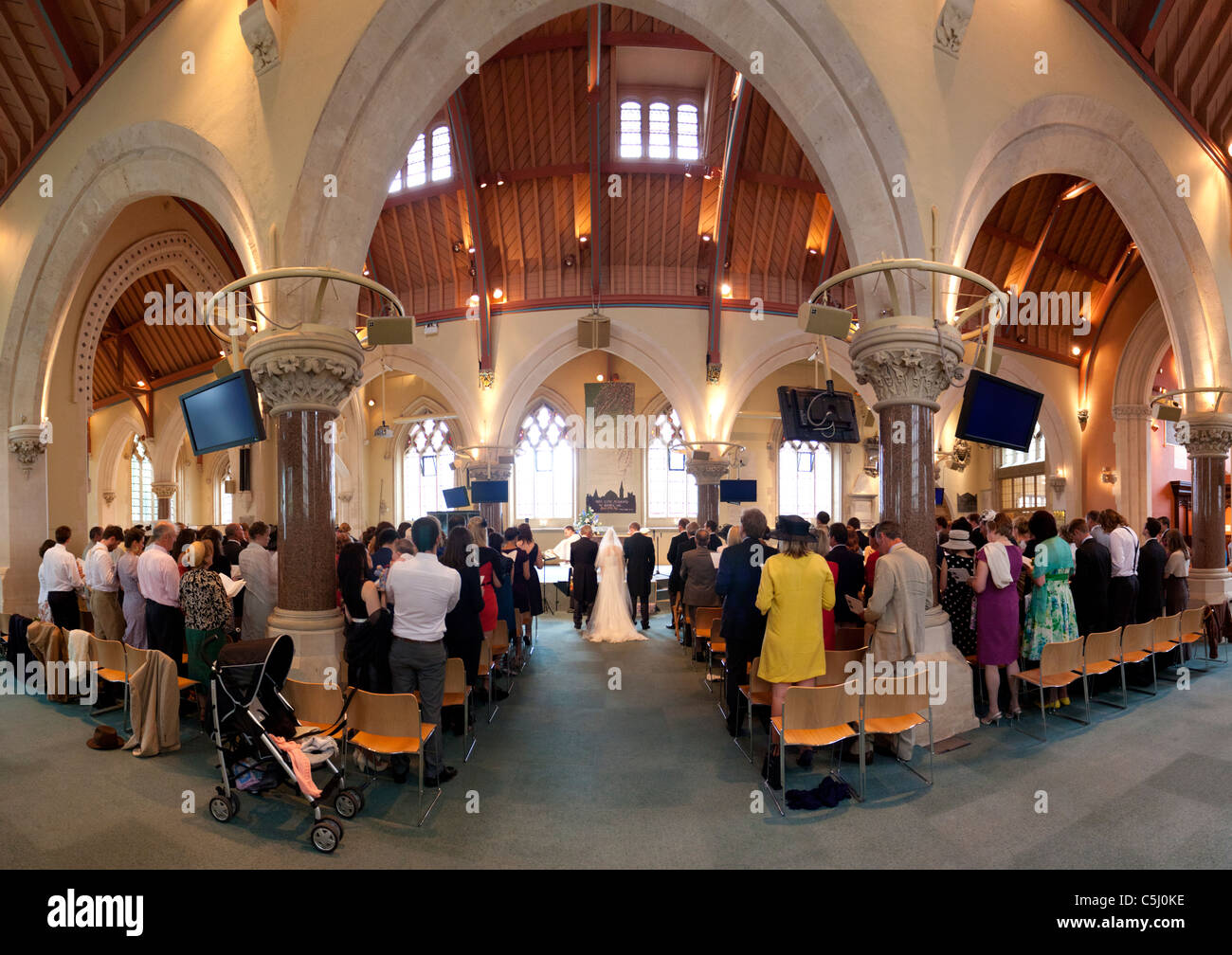 Intérieur de l'église St Aldates lors de mariage, Oxford, Oxfordshire, Angleterre Banque D'Images