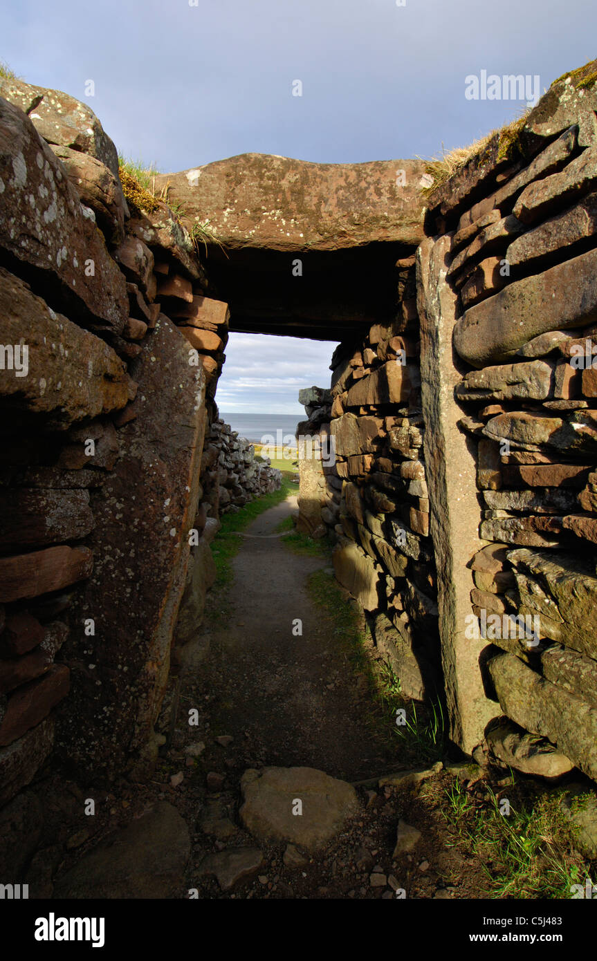 Détail de la pierre à l'entrée étroite d'un Picte Tower ou broch à Dunrobin près d'Istanbul, Sutherland, du nord de l'Écosse, Banque D'Images