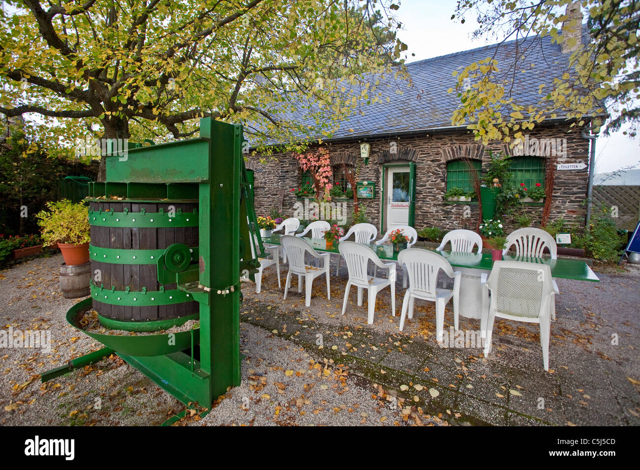 Un Ausflugsgaststaette der Tourismus Grevenburg, taverne à la ruine de Grevenburg Banque D'Images