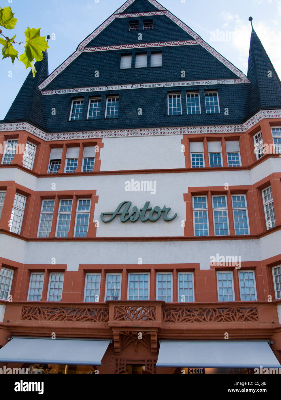 Ehemaliges Modehaus Astor, historischer Stadtkern, Bernkastel-Kues, ancienne maison de la mode Astor, vieille ville, Moselle Banque D'Images