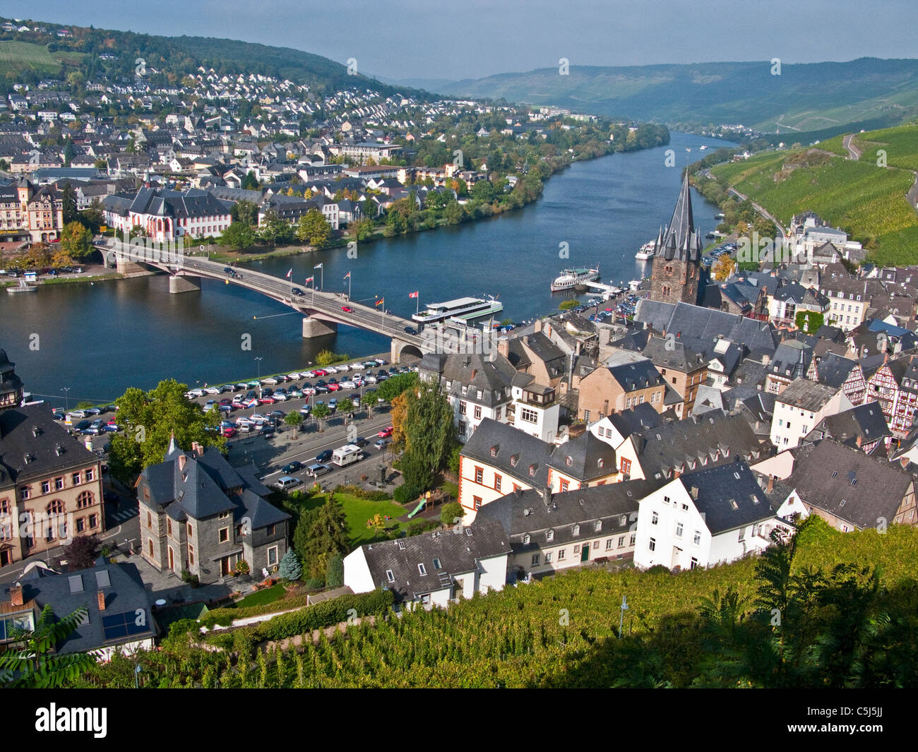 Blick auf die dans Moselbruecke Bernkastel-Kues, Mosel, vue depuis le pont et à Bernkastel-Kues, Moselle Banque D'Images