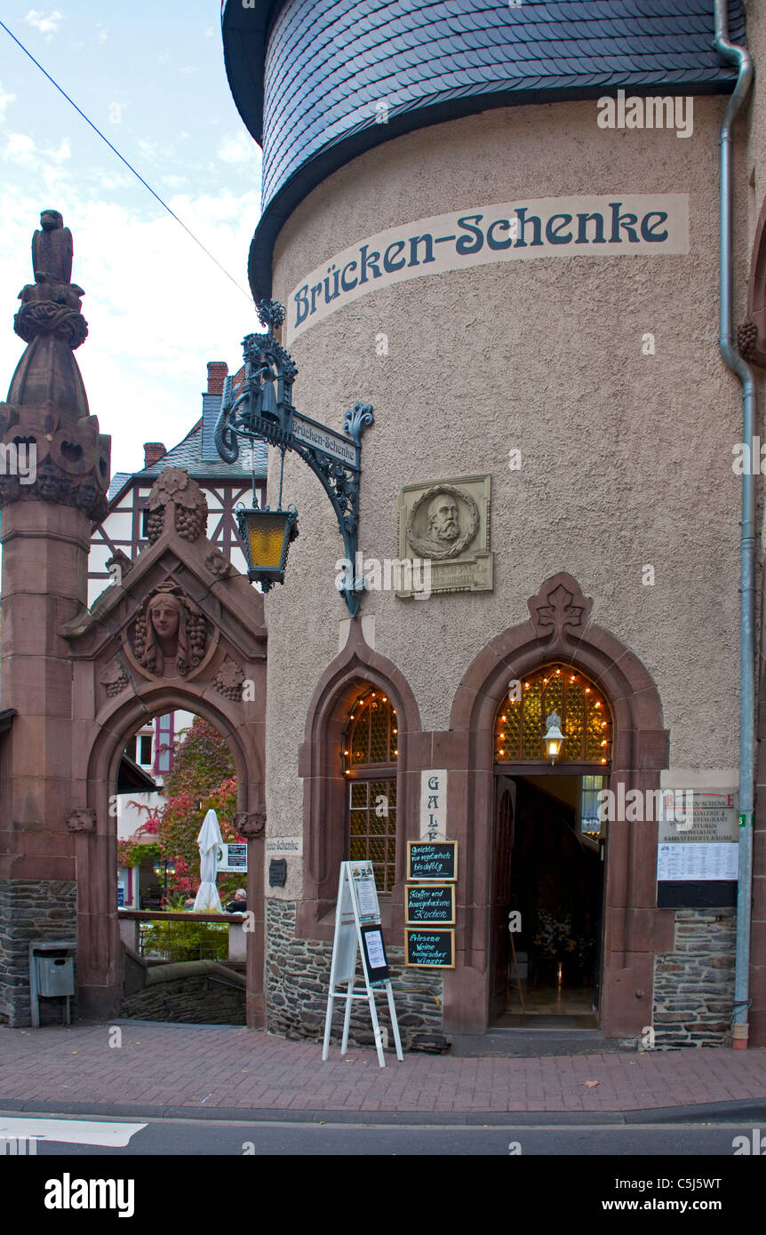 Brueckenschenke Brueckentor, Restaurant im, Wahrzeichen von Starkenburg, Mosel, restaurant à l'intérieur de la tour, de la Moselle Banque D'Images
