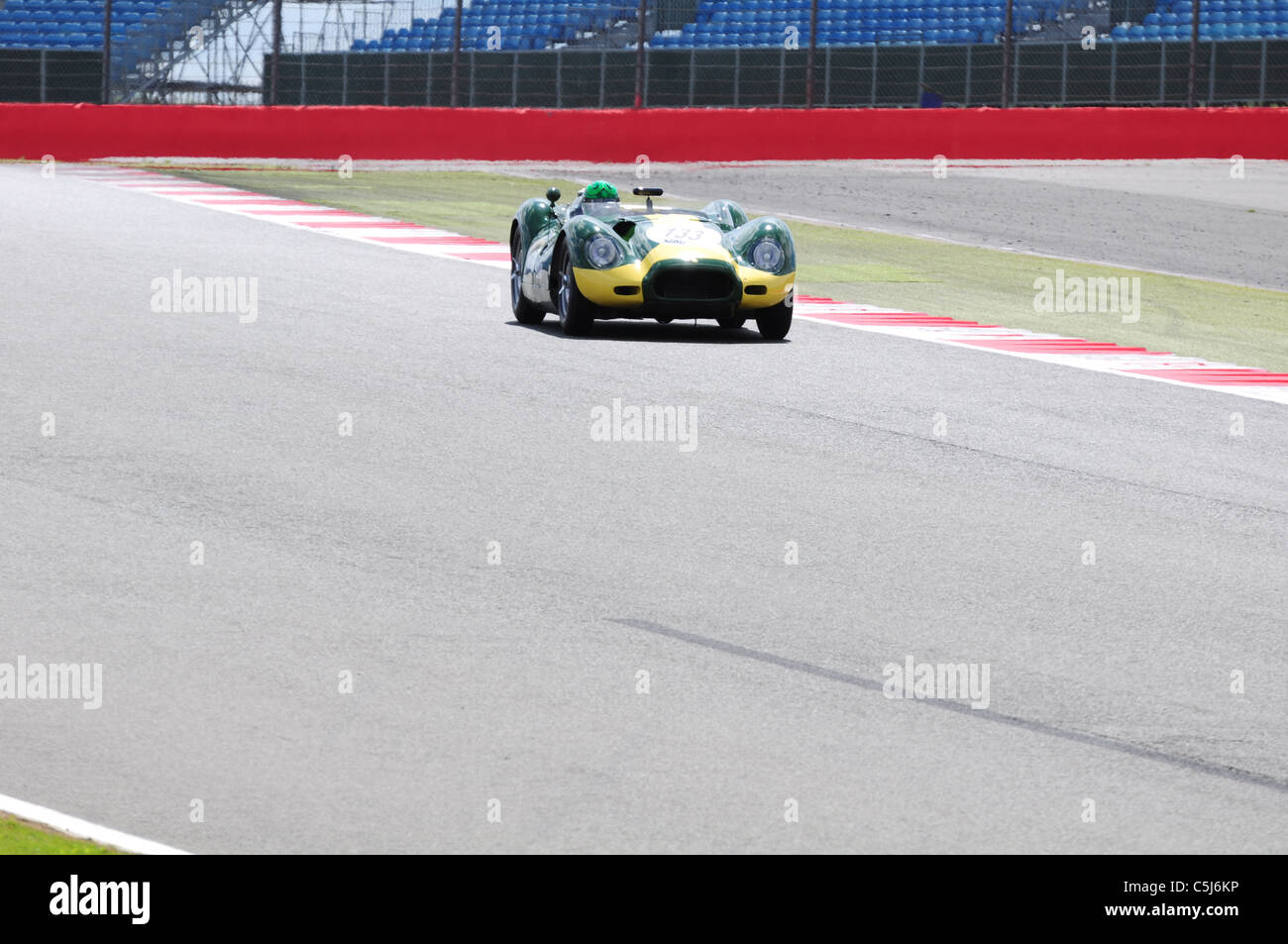 Jon Minshaw & Martin Stretton - 1959 Lister Jaguar dite nodulaire - Silverstone Classic Banque D'Images