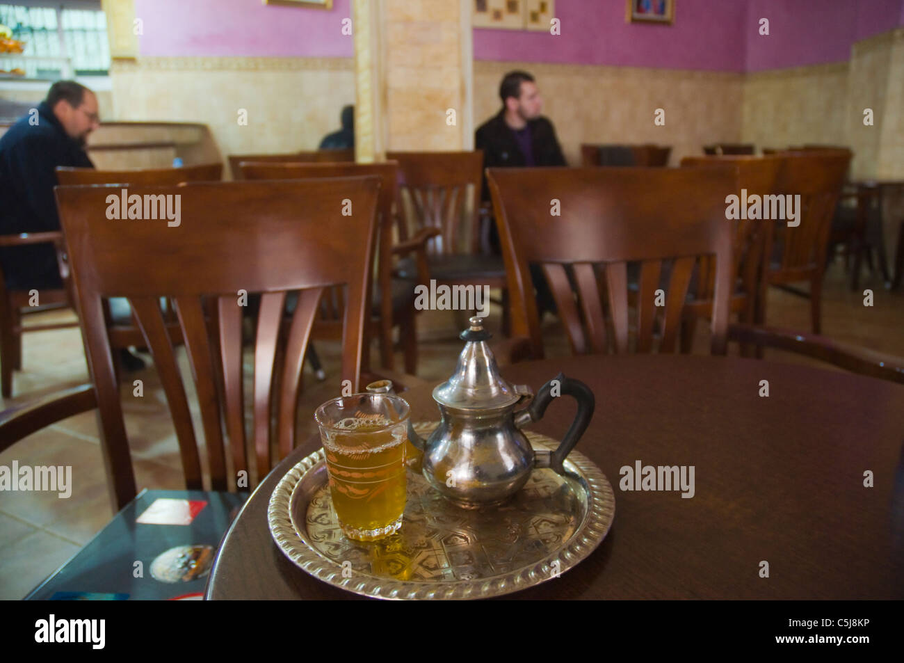 Thé a la Menthe thé à la menthe, Café Central, Petit Socco, Medina, vieille ville, tanger maroc afrique Banque D'Images