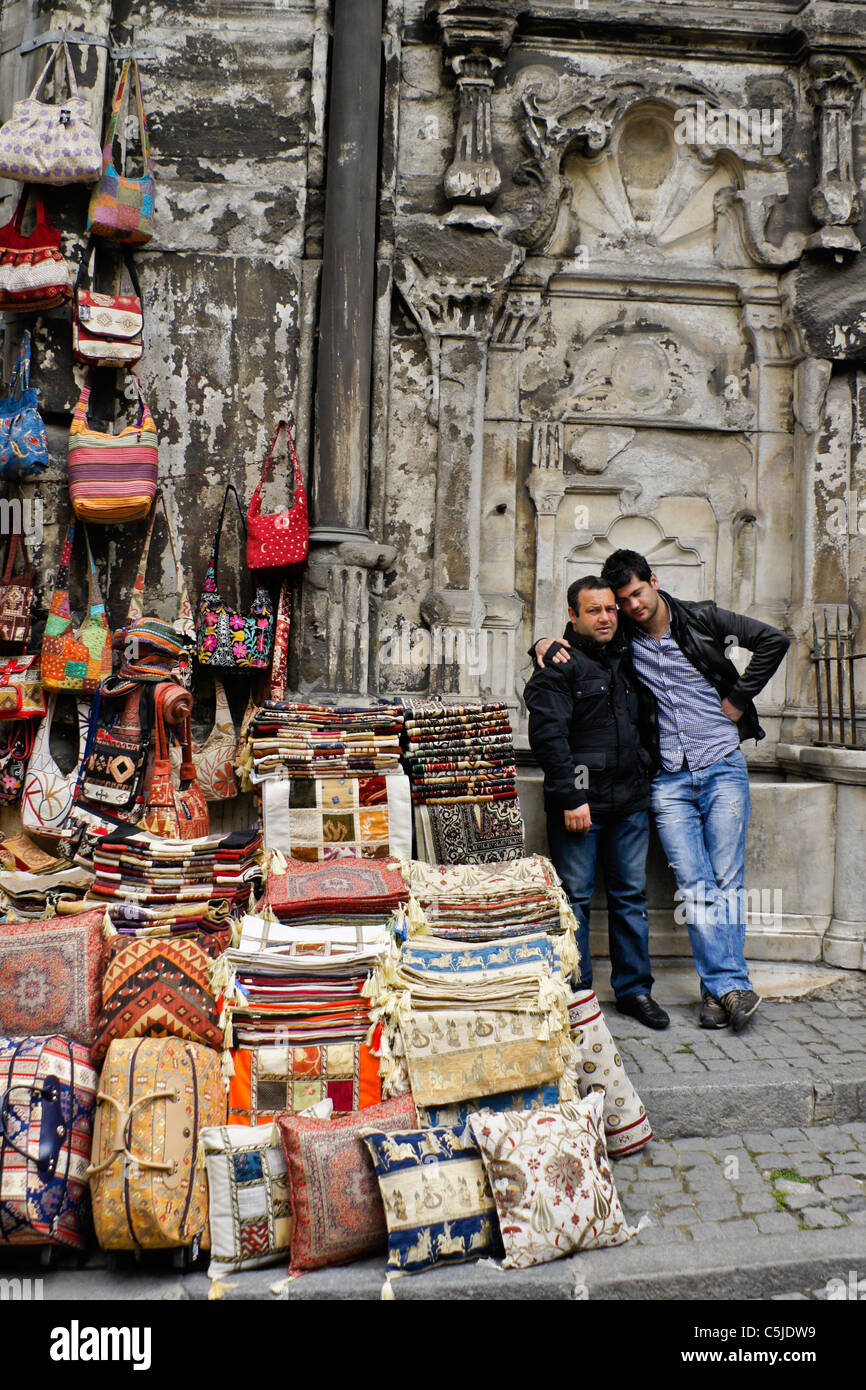 Marchands vendant de l'artisanat au Grand Bazar, Istanbul, Turquie Banque D'Images