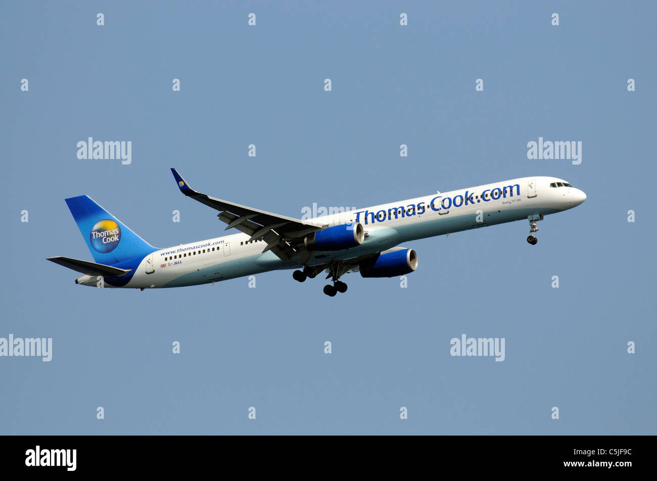 300 avions Boeing 757 de la compagnie Thomas Cook en approche finale d'atterrir à l'aéroport d'Ibiza. Banque D'Images