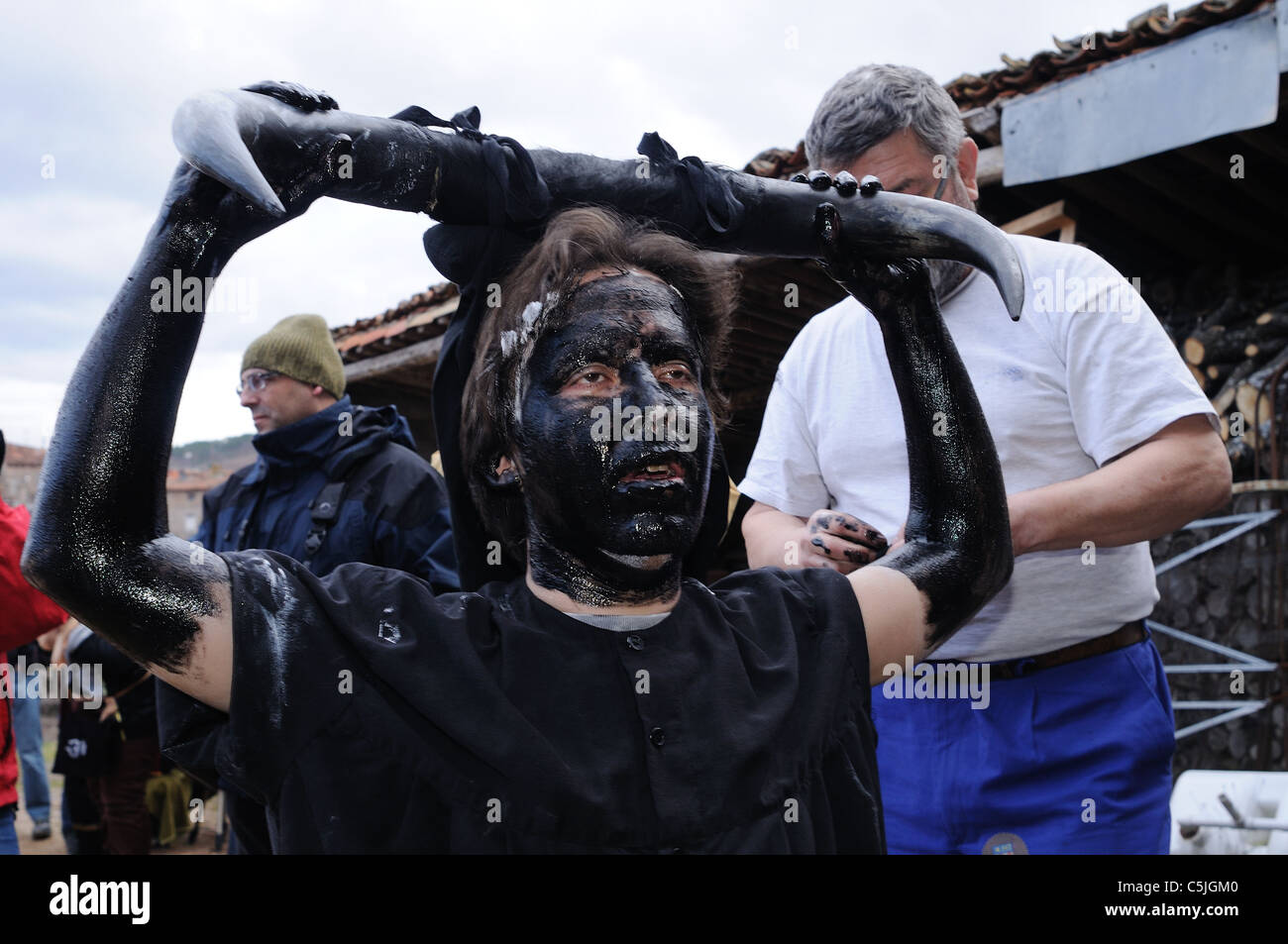 ' ' La préparation de Devils Luzón Carnaval à Luzon. Guadalajara . Castille - La Mancha . Espagne Banque D'Images